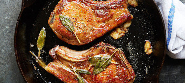 Свиные ребрышки в чесночно-сливочной подливе