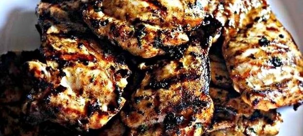 Куриные бедра в пиве с чесноком и тмином