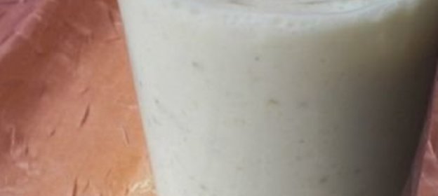 Лапша с тушеной морковкой и горошком