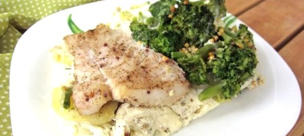 Треска с брокколи в духовке