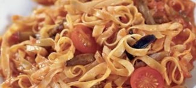 Паста с соусом из баклажанов