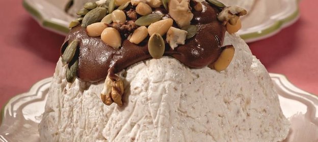 Пасха с шоколадом и орехами