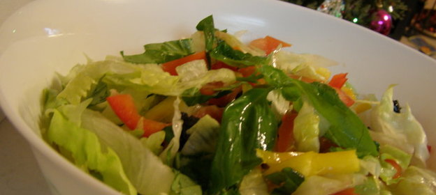 Овощной салатик с помидорами и сыром фета