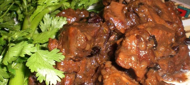 Творожная запеканка с морковью и изюмом