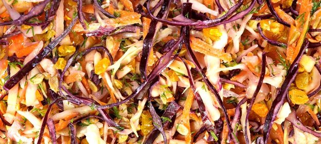 Яблочно-изюмный коулсло