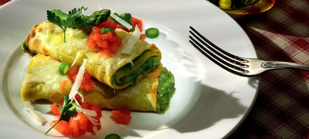 Каннеллони с таледжо, спаржей и грецкими орехами