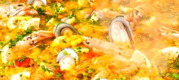 Рис с креветками, мидиями и морским чертом