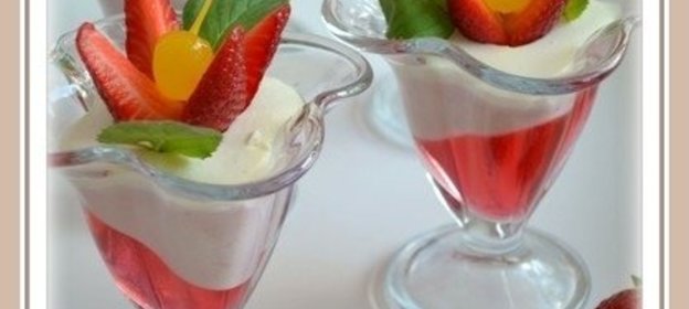 Творожный десерт с клубникой