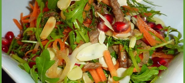 САЛАТ с рукколой, гранатом и морковью