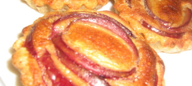 Корзинки с франжипаном и сливами