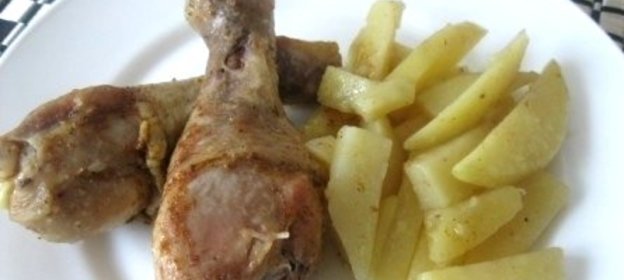 Голень с картошкой в мультиварке