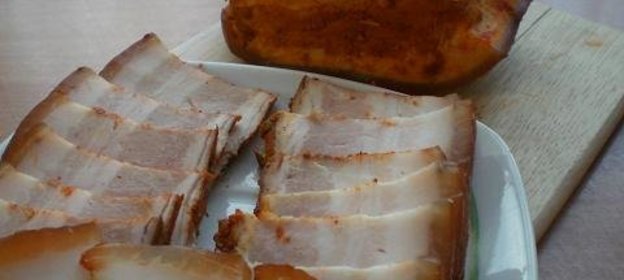 Кролик тушеный с копченой грудинкой