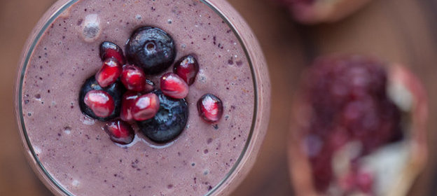 Черничный смузи с гранатом