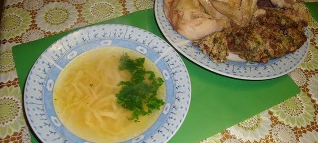 Курица с начинкой и лапшой