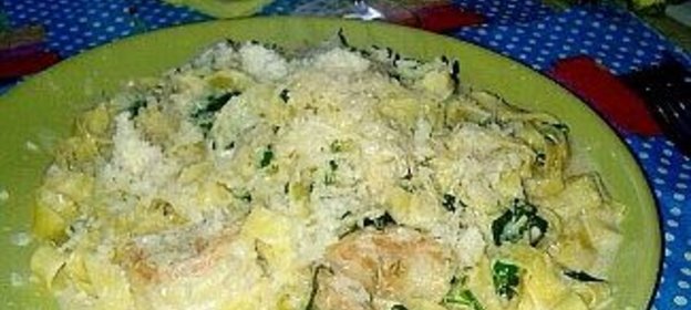 Паста в сливочном соусе с креветками