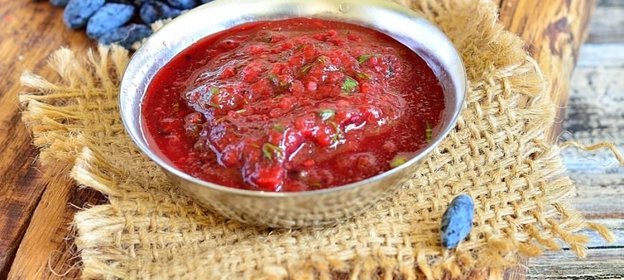 Соус из гриль-перца с жимолостью