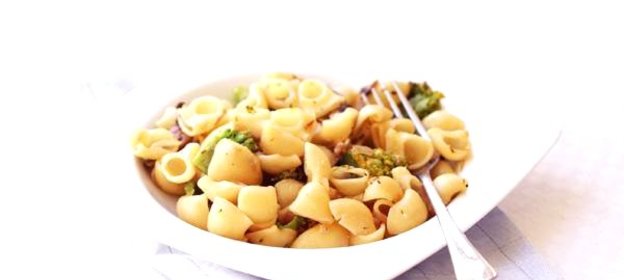 Макароны с брокколи и грибами