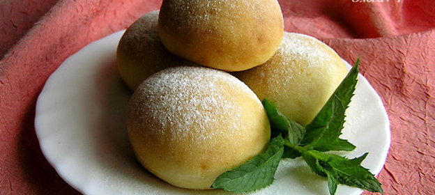 Творожные булочки с мятным сиропом