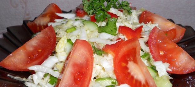 Салат из пекинской капусты с помидорами