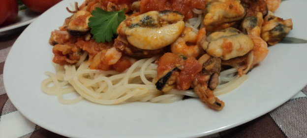 Спагетти с морепродуктами и соусом Фра-Дьяволо
