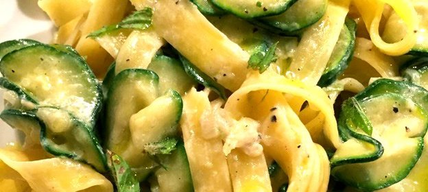 Феттучини с цукини и мятой