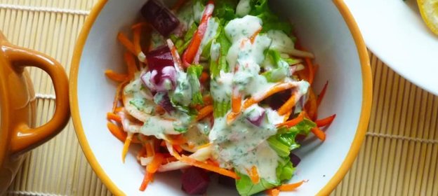 Салат из кабачка, моркови и свеклы с острой заправкой