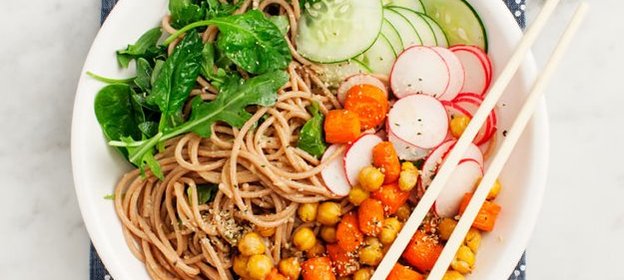 Лапша с морковью и нутом