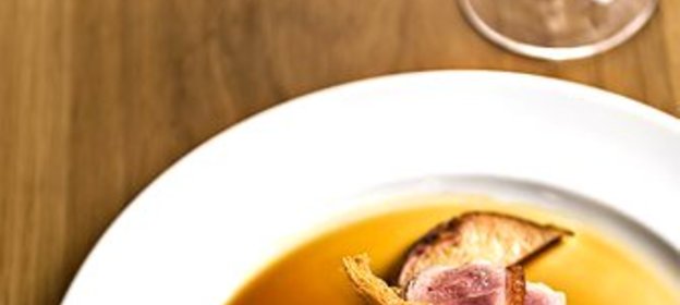 Салат из утиной печени с шампиньонами и зеленью