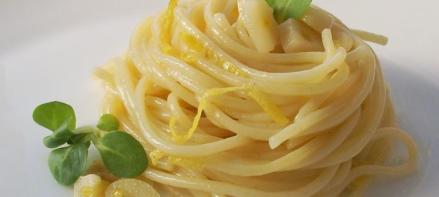 Паста с чесноком и лимоном