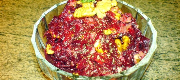 Салат из свёклы двух видов – варёной (или печёной) и сырой