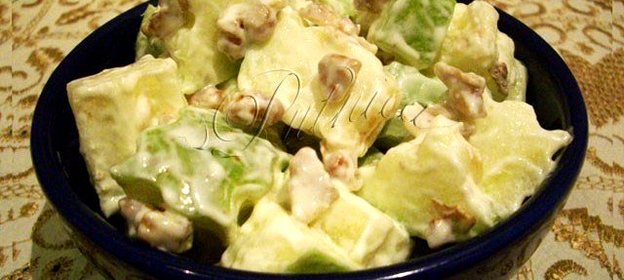 Вальдорфский салат с яблоками и орехами