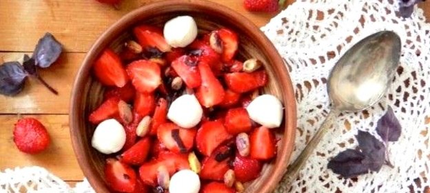 Клубничный капрезе