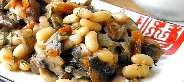 Салат с грибами и фасолью