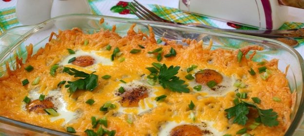 Картофельная запеканка с яичницей