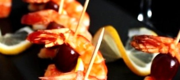 Маленькие бутерброды на палочке