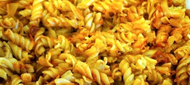 Макароны с луком и морковью