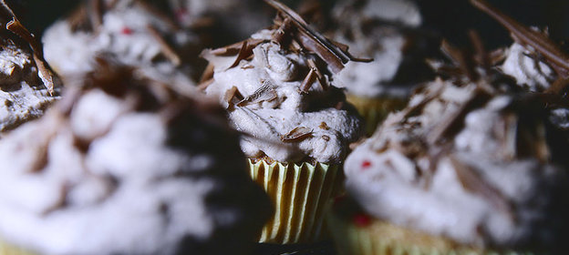 Сливочное пирожное с шоколадом