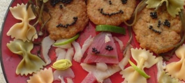 Котлетки с макаронами Весёлые человечки