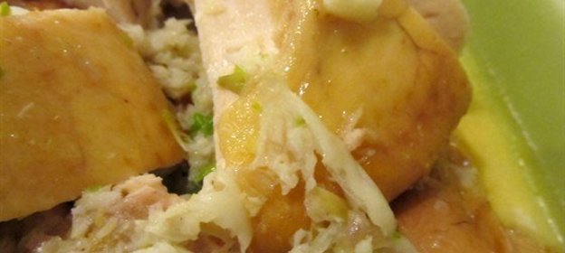 Жареная курица с молочно-чесночным соусом