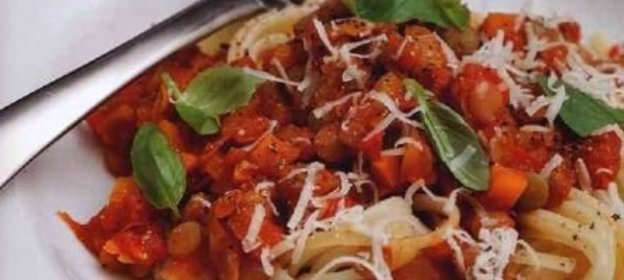 Спагетти с томатным соусом