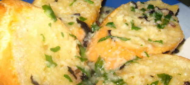 Баклажаны с орехами и тушеным луком