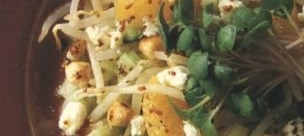 Салат с бобовыми ростками