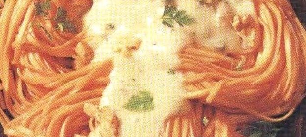 Красные лингвини с сырным соусом