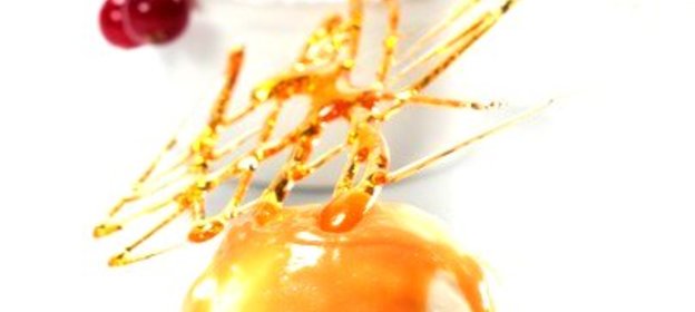 Теплый карамельный соус для мороженого