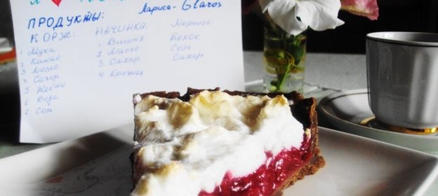 Шоколадный торт с вишней