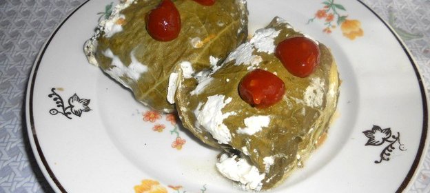 Голубцы в листьях ревеня