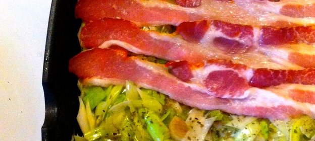 Паста с прошутто и луком-пореем