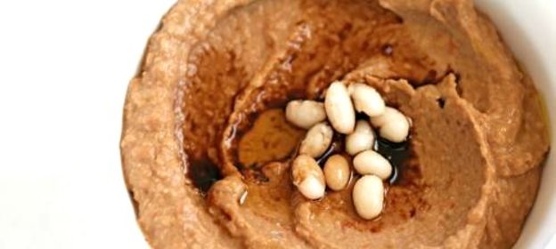 Соус из запеченного чеснока и фасоли