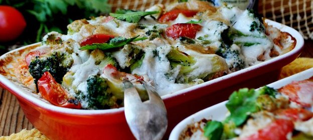 Запеканка с брокколи,рисом,лососем и соевым соусом