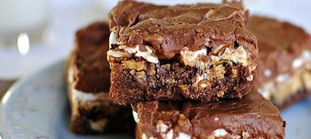 Шоколадные пирожные с орехами пекан